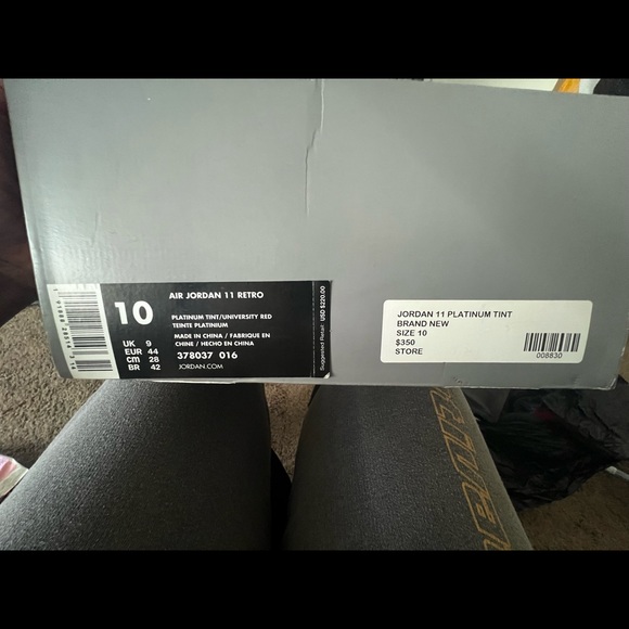 Size 10 jordans breeds only worn twice - Picture 3 of 4